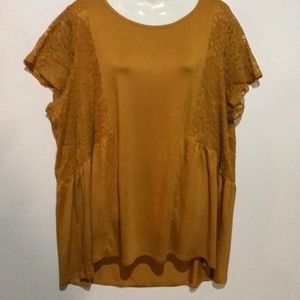Kate & Mallory Lace Detailed Hi-Lo Top - NWOT